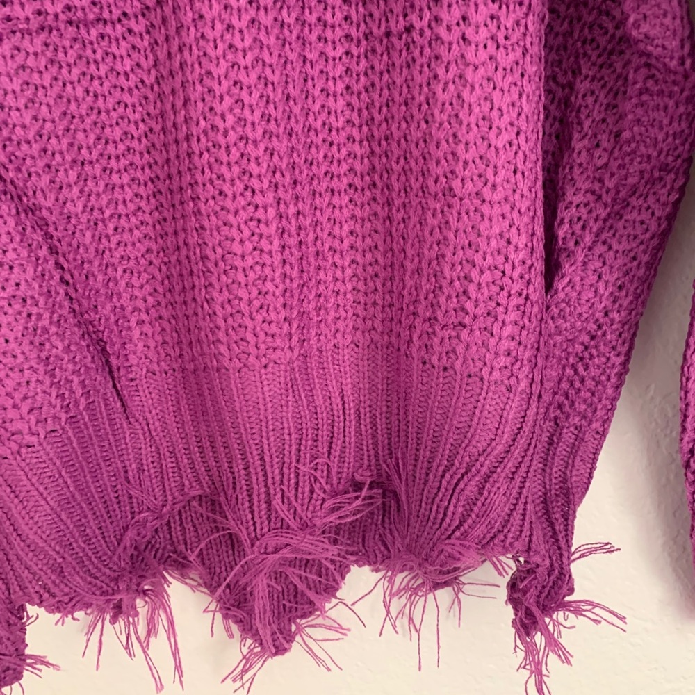 V-Neck Frayed Sweater - Picture 9 of 13